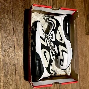 Women’s Nike Air Max 200 ( US Size 7.5) (Never Worn)
